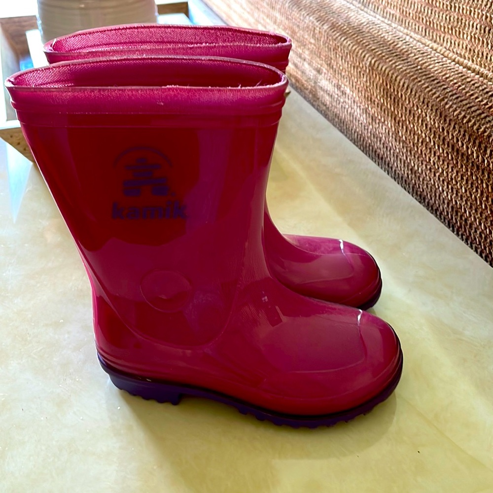 Size 9 little girl rain boots raspberry color